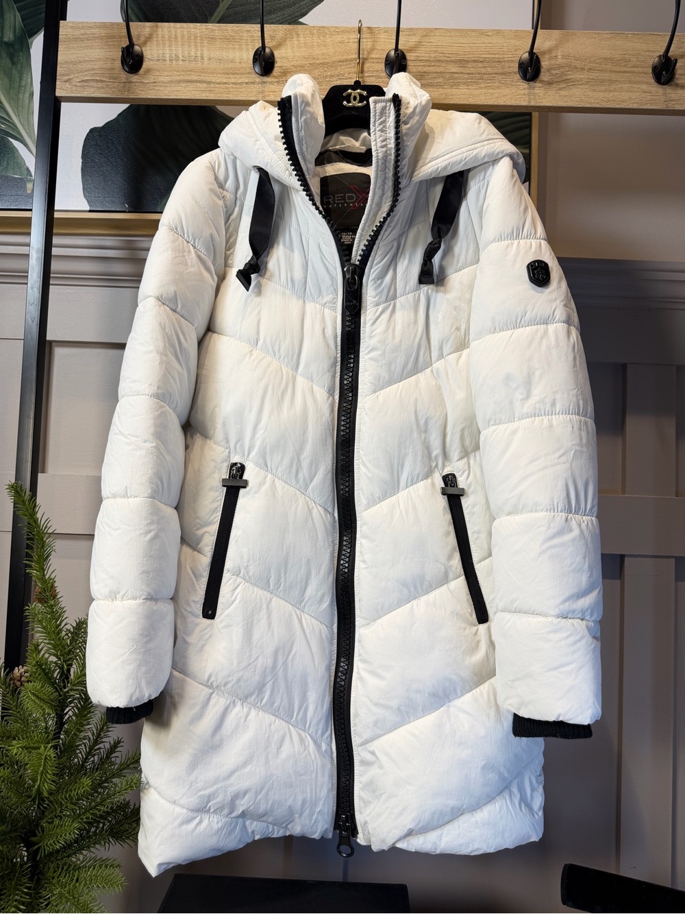 White Women's Quilted Hooded Puffer Coat - Brand: Redx XS